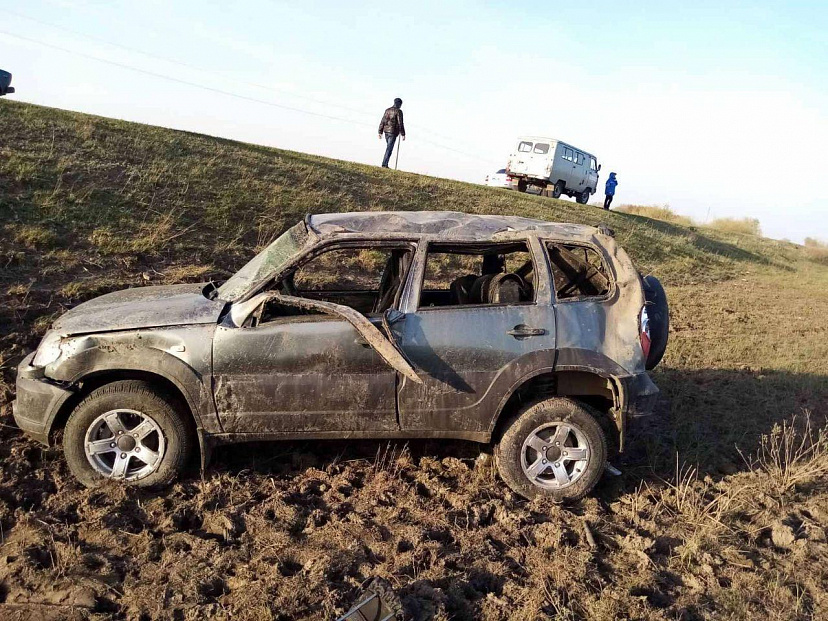 Водитель опрокинул внедорожник в кювет и скончался