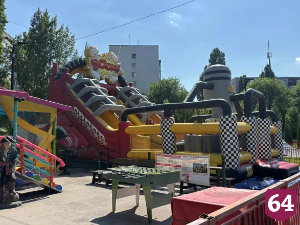 В скверах и на набережной Саратова аттракционы работали без разрешений