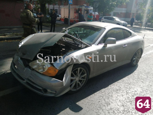 В центре Саратова женщина и ребенок пострадали в ДТП 