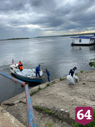 В Саратове День Волги отметили субботником на острове Казачьем 