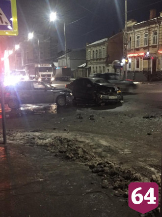 На Вольской водитель автобуса спровоцировал массовое ДТП