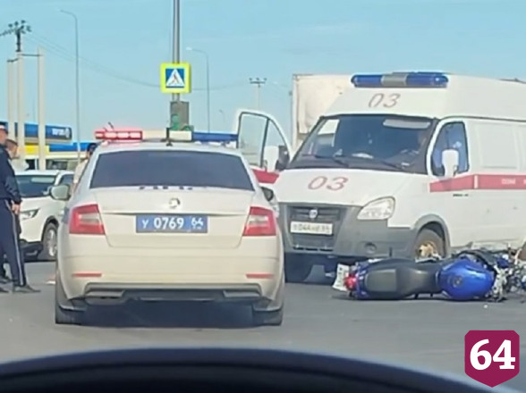Мотоциклист травмировался в ДТП с грузовиком в Энгельсе