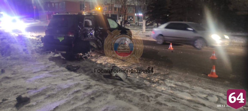Ночью в центре Саратова столкнулись две иномарки