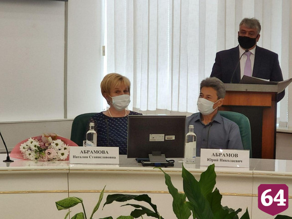 В правительстве в День семьи угощали вареньем и играли Штрауса 