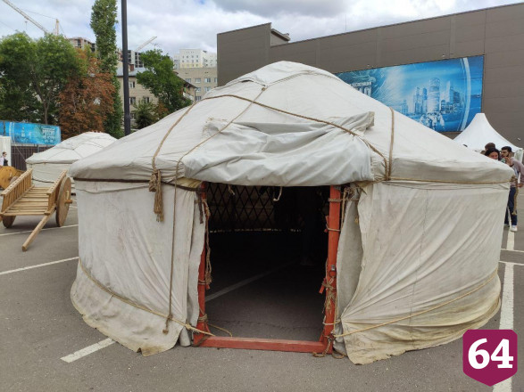 В центре Саратова устроили средневековые бои 