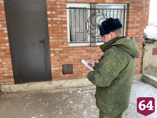 В пристройке нашли труп 58-летнего саратовца с ранами на груди