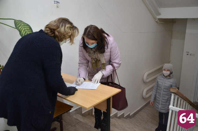 Саратовским школьникам на «дистанционке» выдают продуктовые наборы