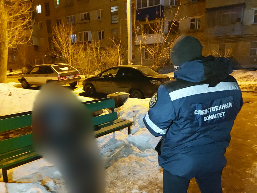 Саратовец нашел друга мертвым на лавочке у подъезда 