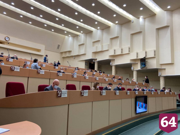 Депутата возмутило отсутствие чиновников на заседании думы Саратова 