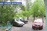 В Саратове автоледи протаранила машину у подъезда и скрылась