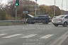 Кроссовер улетел в отбойник в ДТП на улице Усть-Курдюмской