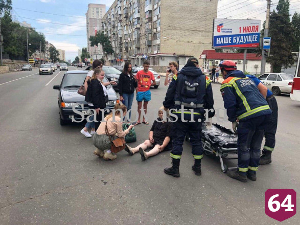 В Саратове неадекватный водитель «Лады» задавил пожилую женщину 
