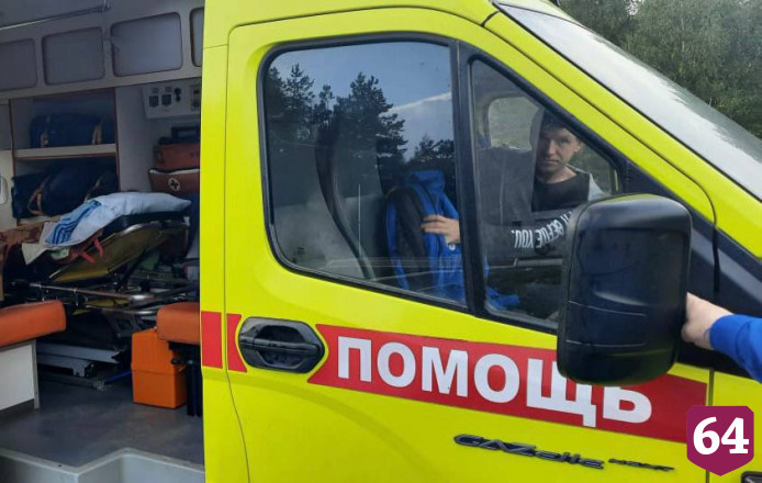 Саратовские медики везут на «скорой» пациентку в Санкт-Петербург