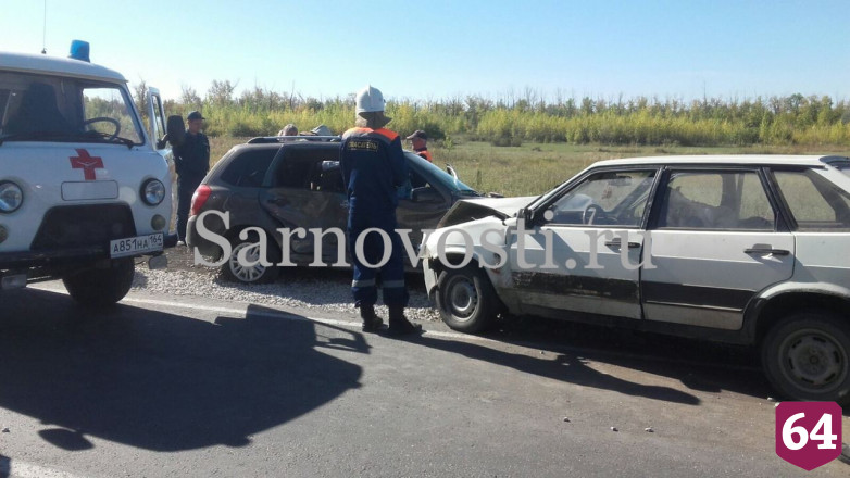 В лобовом столкновении под Саратовом разбились 3 женщины