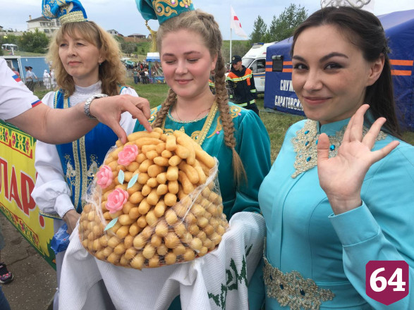 Романа Бусаргина на Сабантуе угощали чак-чаком