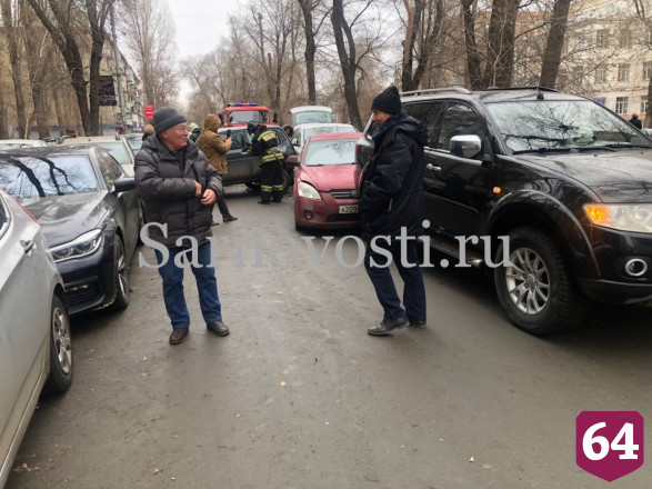 В центре Саратова столкнулись 9 машин