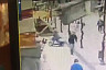 Похититель мопеда попал на камеры наблюдения у Крытого рынка