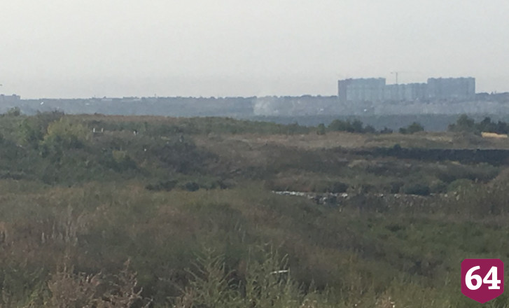 Под Саратовом весь день тушили возгорание на мусорном полигоне 