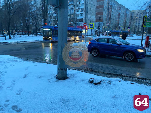 Автоледи на кроссовере сбила женщину в центре Саратова