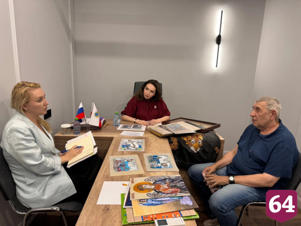 Саратовского депутата на приеме посетил мастер ангелов