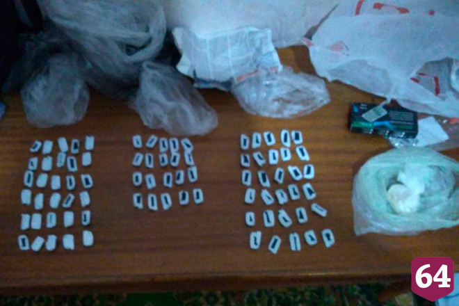 В квартире саратовцев нашли 100 граммов героина