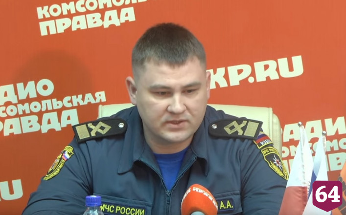На реке под Саратовом перевернулась самодельная лодка с людьми