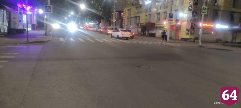В центре Саратова «Гранта» сбила молодую женщину