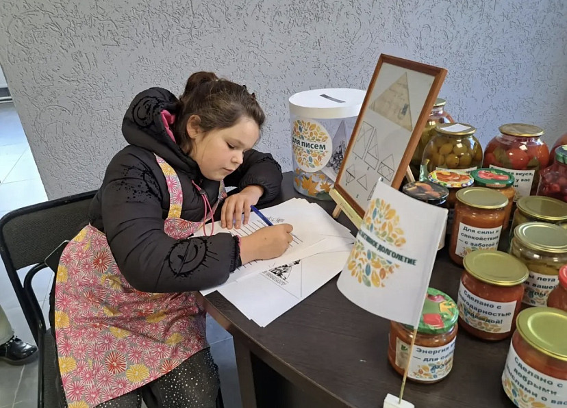 Саратовцы передали на СВО варенье и соленья