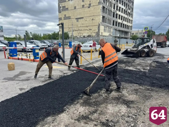 В Авиаторе начали асфальтировать дорогу