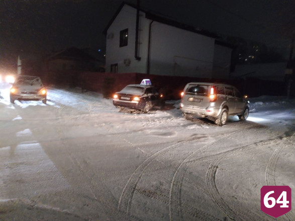 В Саратове произошло тройное ДТП с доставкой суши
