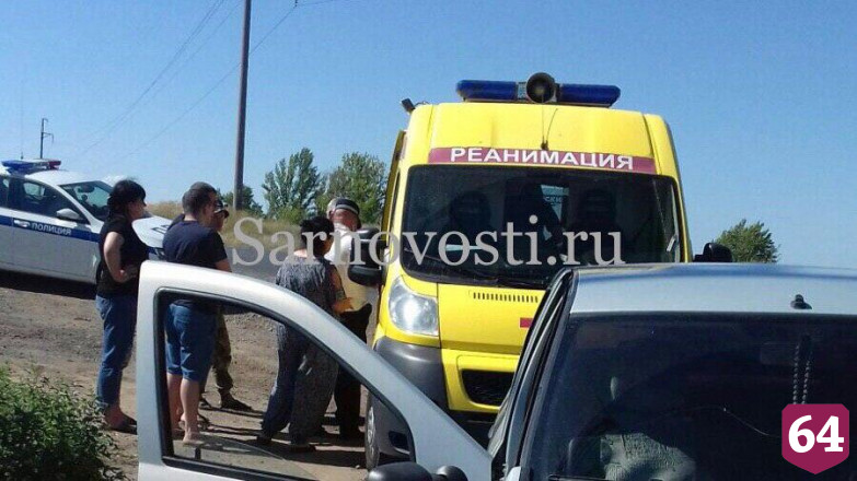 В Саратове пожилой нарушитель ПДД попал под машину и сломал ключицу