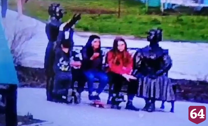 Родители восстановили сломанный школьником памятник Пушкину