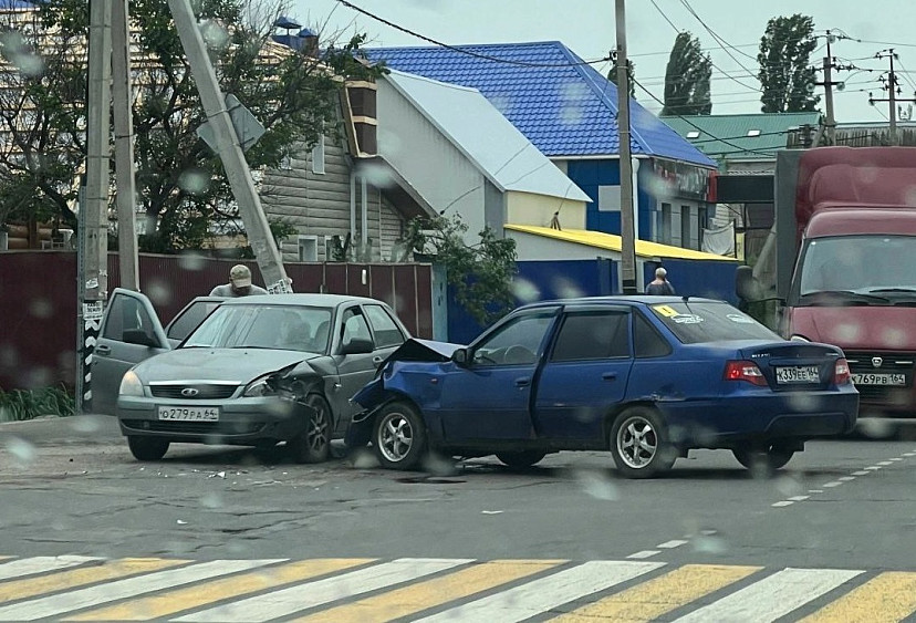 Две женщины пострадали в аварии с «Приорой»