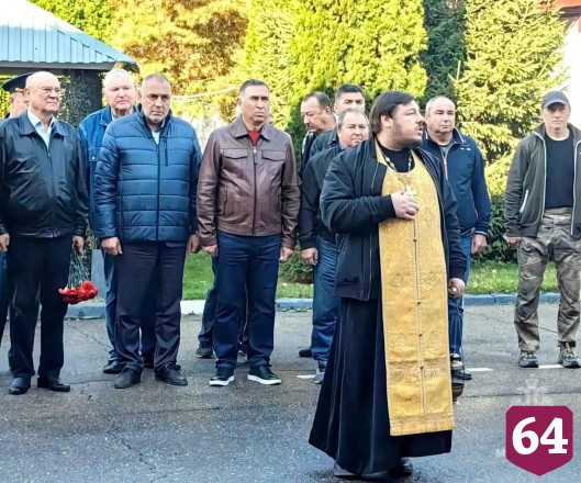 В Саратове увековечили память погибшего в спецоперации ветерана МЧС