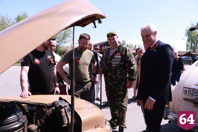 Саратов посетили участники автопробега на раритетных «Победах»