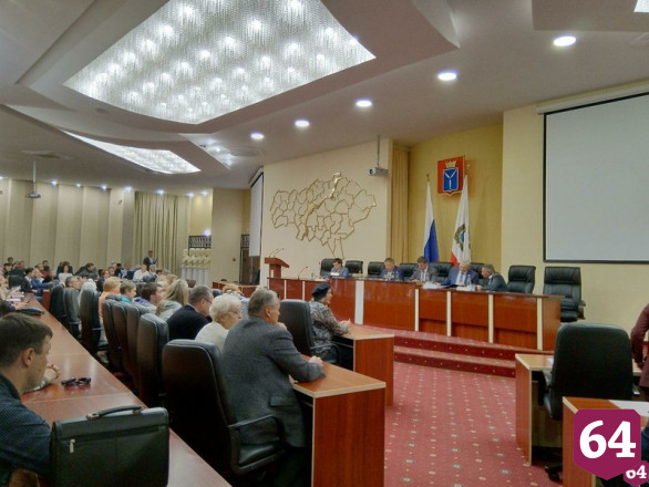 Саратовские дольщики рассказали о выросшем на месте их дома дереве 
