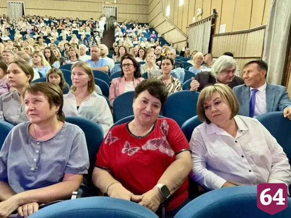 В Энгельсе жителям ко Дню города подарили благотворительный концерт 