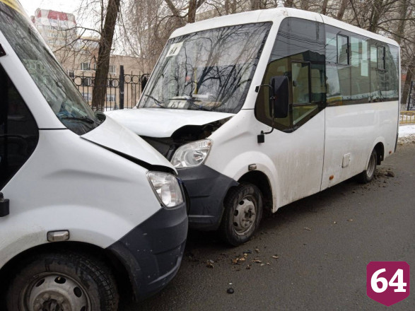 В столкновении маршруток в Саратове ранена 16-летняя девушка