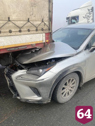 На трассе под Саратовом в туман столкнулись пять автомобилей