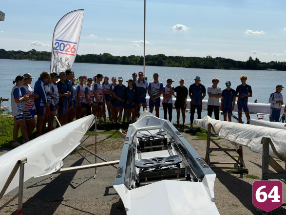 Саратовская спортшкола получила 10 новых лодок для академической гребли