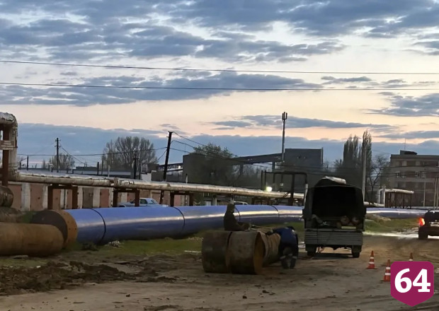 Максим Леонов провел планерку на месте обрушения коллектора