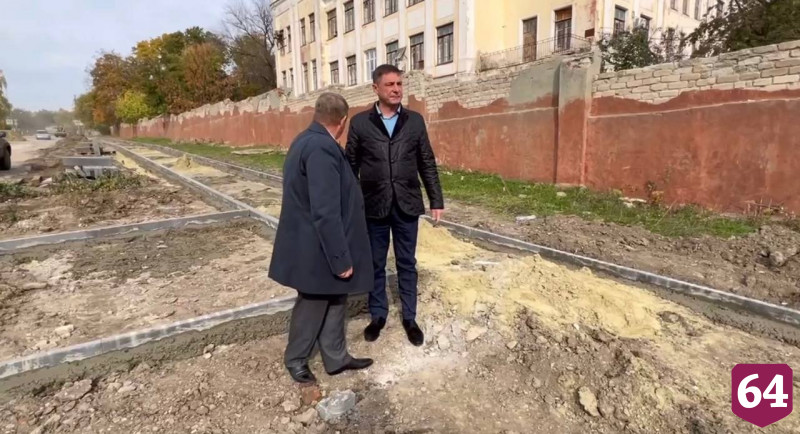 Депутата Госдумы удивило превращение тротуара в 5-метровую парковку
