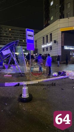 Два человека погибли в аварии с остановкой на Славянской площади