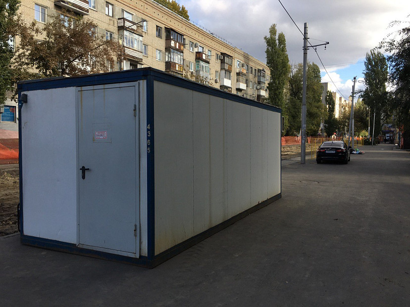 Саратовский зампред провел брифинг в строительном вагончике