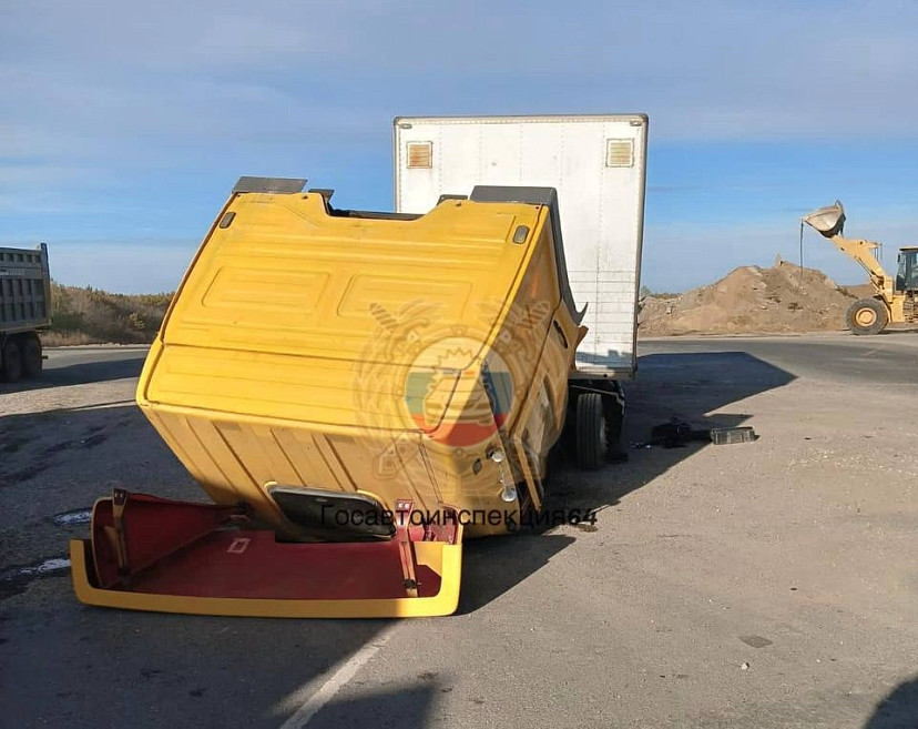 У фуры отвалилась кабина после ДТП на окраине Саратова