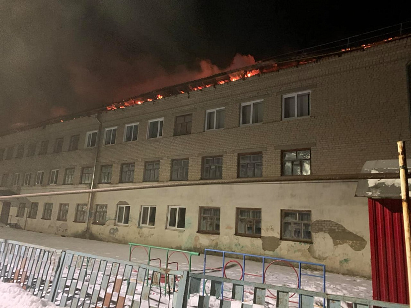Ночью под Саратовом горела школа