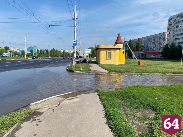 Горожанин предложил пустить баржи на затопленной улице