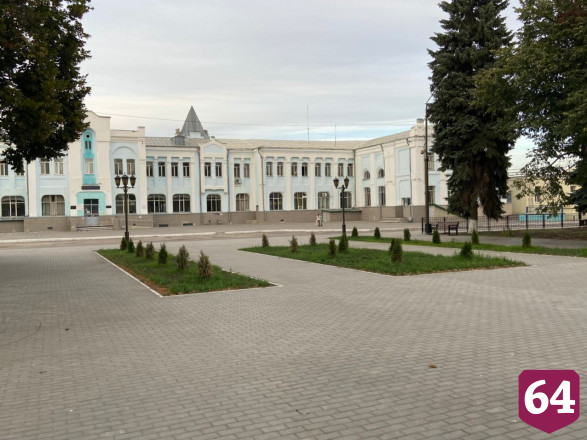 Валерий Радаев поручил наполнить обновленный сквер Космонавтов 