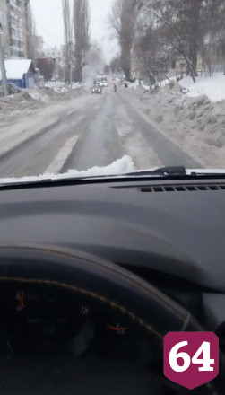 Автомобилисты пожаловались на ледяную кашу в центре Саратова