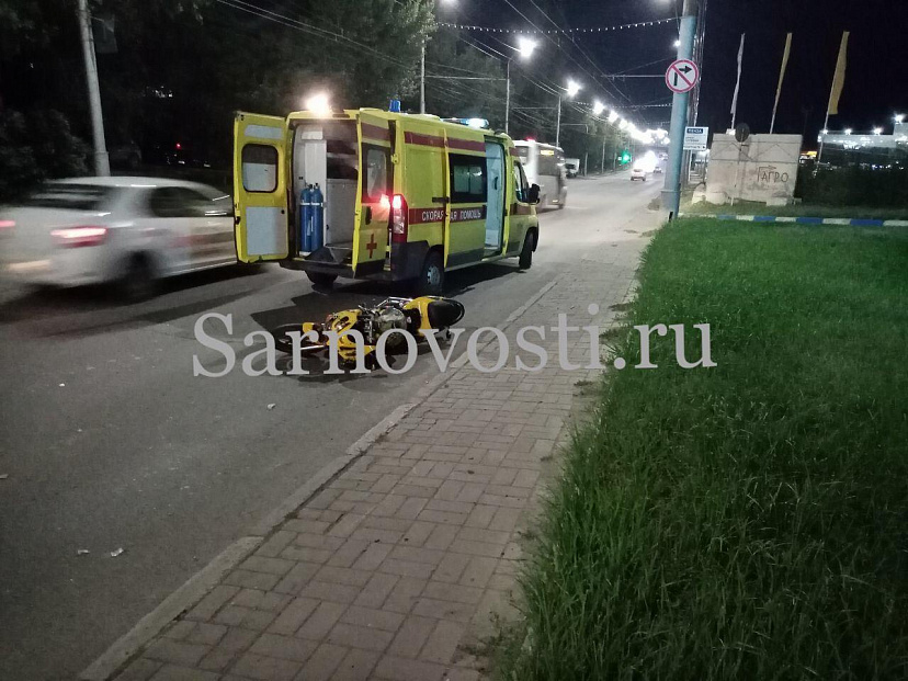 Мотоциклист получил тяжелые травмы в ДТП с иномаркой